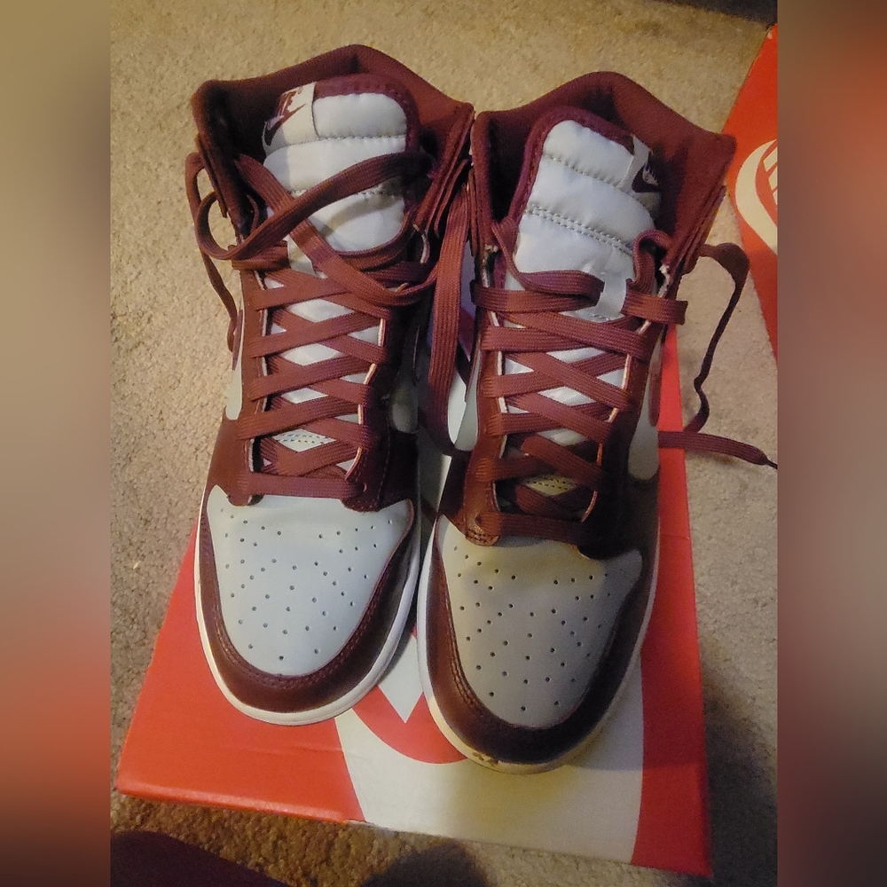 Nike Dunk Hi Retro Sneakers